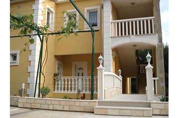 Horvātija Privát Jelsa, Eksterjers